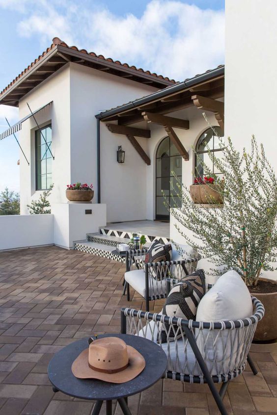 Spanish Colonial Style: Get Inspired By This Timeless Design Spanish colonial style home with arched doors and windows