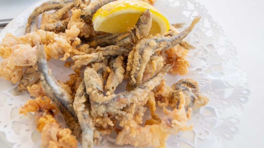 What to Eat in Andalusia: A Guide to the Region's Best Cuisine Pescaíto frito