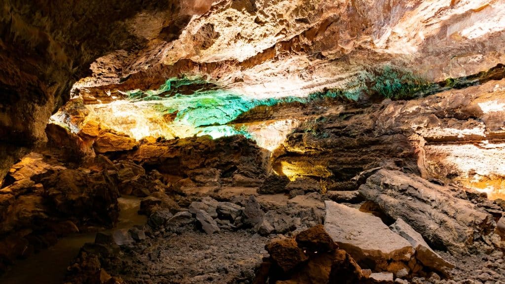 Caves in Spain: spectacular underground cave tours Cueva de los Verdes