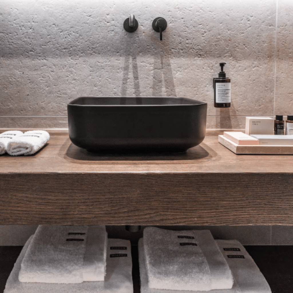 The bathroom is a paradigm of modern elegance and minimalist design | TheMediterra.com