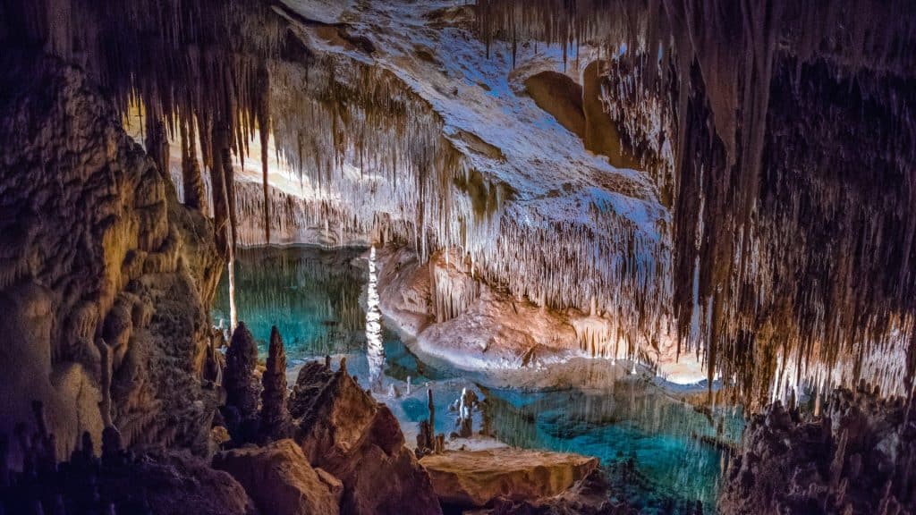 Caves in Spain: spectacular underground cave tours The underground lakes of Spain are captivating